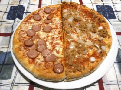 Pizza Regina alta Cameo (1/2 würstel e 1/2 tonno)